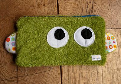 de grands yeux et petites oreilles