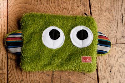 de grands yeux et petites oreilles