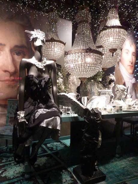 Paris et les vitrines noel des Grands Magasins. Un apercu des vitrines de noel des Galeries Lafayette et du Printemps Paris et les vitrines noel des Grands Magasins. Un apercu des vitrines de noel des Galeries Lafayette et du Printemps