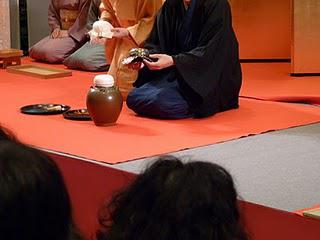 Ouverture des jarres de matcha