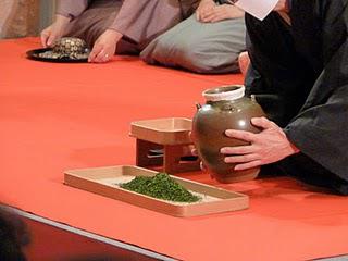 Ouverture des jarres de matcha