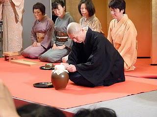 Ouverture des jarres de matcha