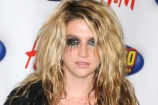 Ke$ha travaille plus... Pour gagner plus ? Elle lance 2 clips simultanément ...