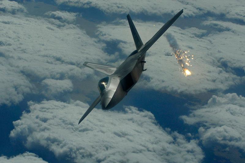 Le Lockheed Martin F-22 Raptor, cet avion de chasse américain a décollé mercredi 17 novembre, depuis la base aérienne de Kadena au Japon. 