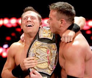 The Miz et Alex Riley s'emparent de la ceinture de champion de la WWE