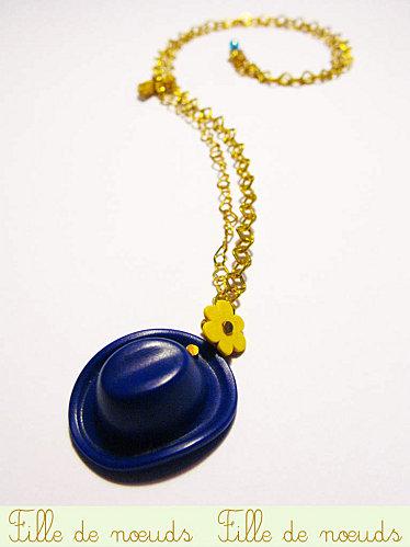 bijou-jouet-collier-chapeau-bleu.jpg
