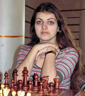 Echecs & Calendrier :  Evgeniya Dolukhanova 