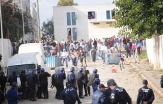 Emeute à Diar el Afia : 24 policiers blessés et 12...