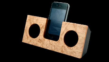 Koostik, le dock iPhone en bois, 100 % écolo