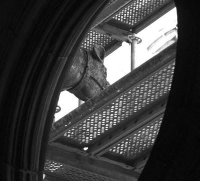 Quel chantier dans le cloître !