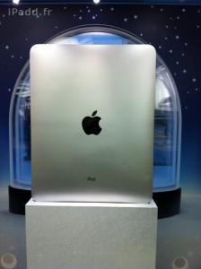 Un iPad géant dans une boule à neige !