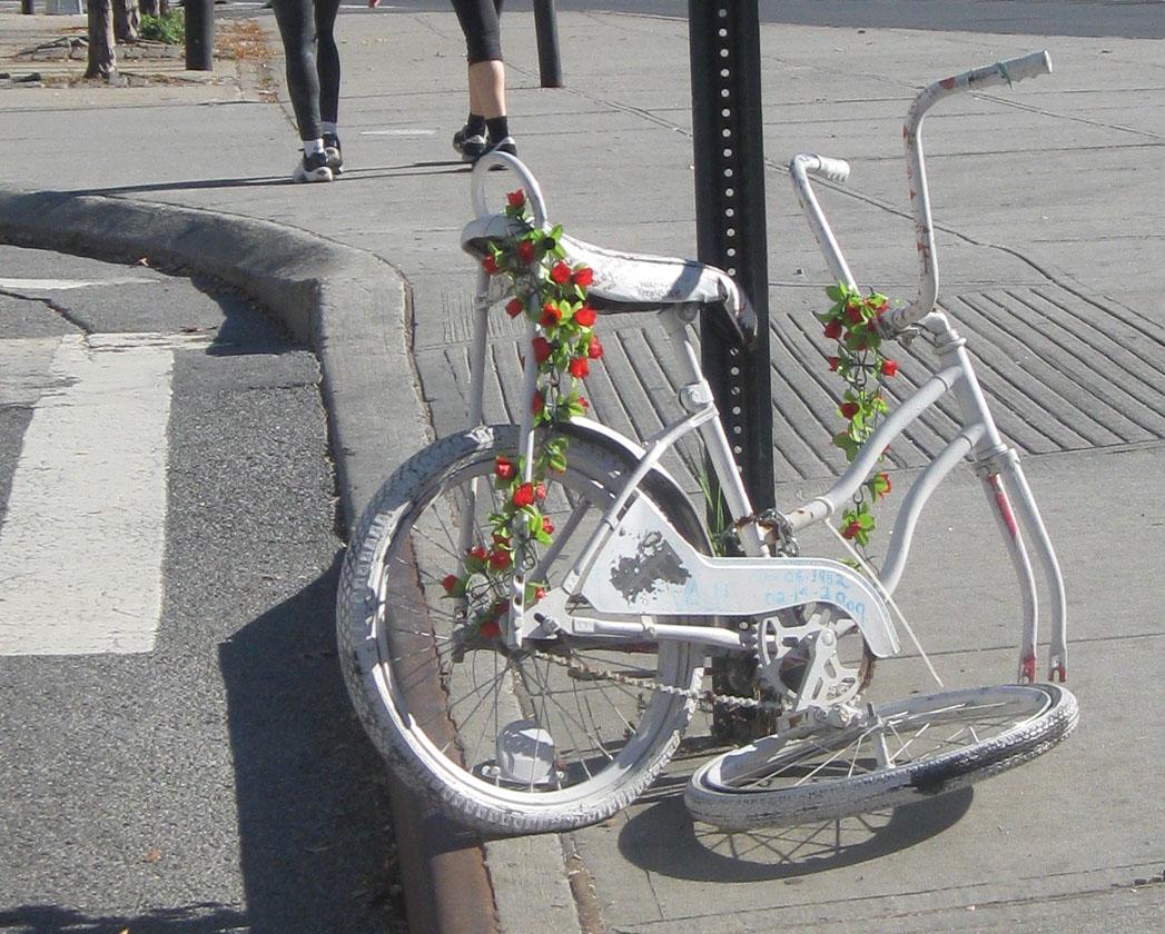 VELOS FANTÔMES / GHOST BIKES