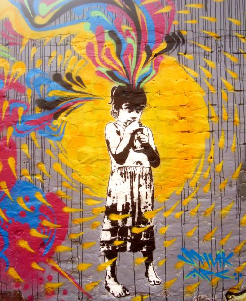 Ça dépend. 
Souvent, ce sont ses propres clichés. Parfois, ils...