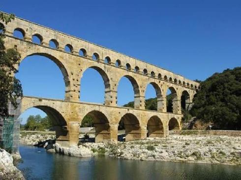L'aqueduc romain de Nîmes. Défi et prouesse technique.