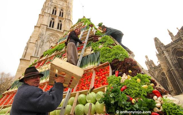 Une pyramide de légumes en plein coeur de Bordeaux !