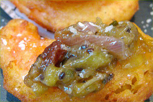 Beignets de Crevettes à la Noix de Coco & Chutney de Kiwis