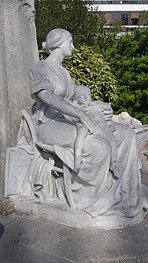 dentelliere-quinquin-statue-lille.jpg