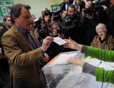 Débâcle de Zapatero aux élections catalanes