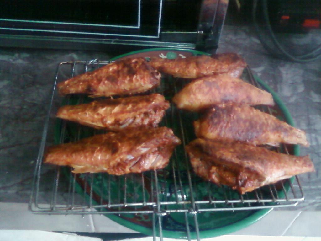 Haricots cornille mijotés à la viande séchée klig3 et son poisson