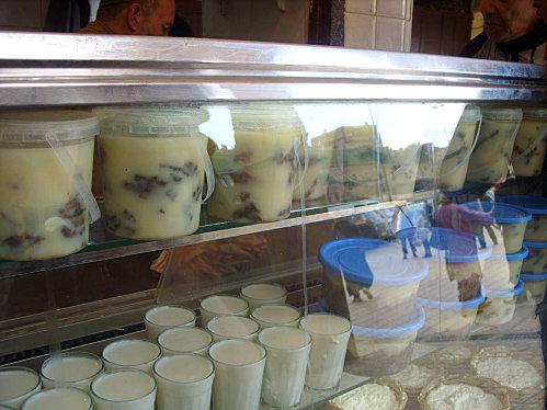 Haricots cornille mijotés à la viande séchée klig3 et son poisson