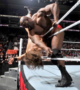 Le match entre Ezekiel Jackson et l'écossais Drew McIntyre se solde par un double count out