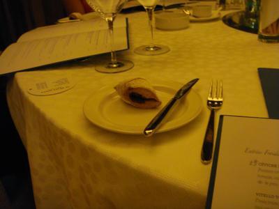 20101012 Table Fine U Bay Jounieh 01 pain olives Table Fine, U Bay, Jounieh, Liban (ChrisoScope)