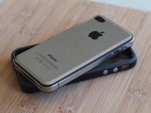 Dos en metal pour iPhone 4