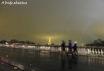 La Tour Eiffel aurait-elle perdu la tête ?