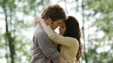 Kristen Stewart et Robert Pattinson ... 12 heures de sexe pour leur 1ere fois ... dans Twilght 4