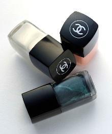 Et que nous réserve Chanel pour le printemps 2011 ? http://blog.omy.sg/andylee/files/2010/11/nail_varnish_2011.jpg