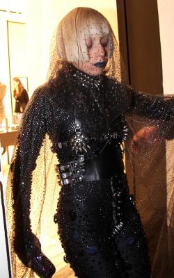 ✪ Sur scène à Lyon, c'est du Lady Gaga tout craché ! ✪