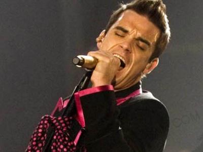 Robbie Williams montre ses fesses a la télé