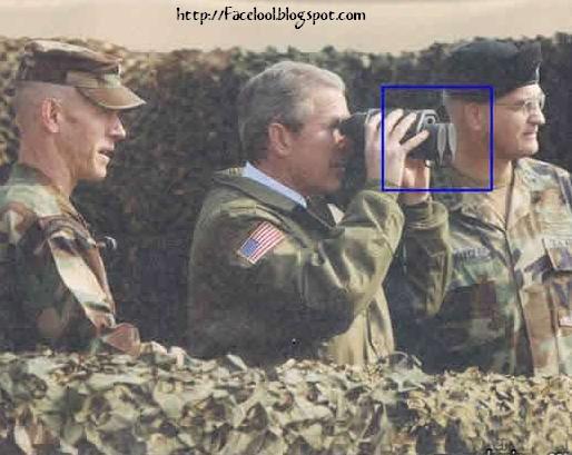 George W. Bush utilise des jumelles