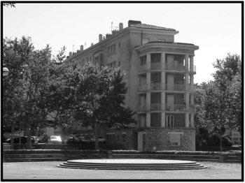 Un caillou dans la flaque