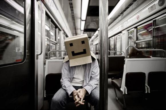 Cardboard Box Head #12 - Box on the move - photographie conceptuelle