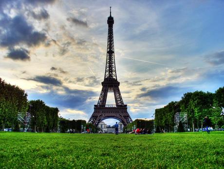 Tour_Eiffel_Paris_champ_de_mars