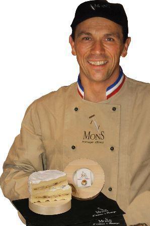 HERVE MONS DEFEND LE CAMEMBERT AOP DE NORMANDIE