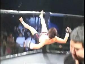 Boxeur MMA Fail Backflip