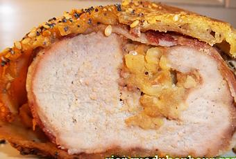 Filet mignon de porc en croûte, bardé, farci foie gras-chèvre-noisettes, et  sa sauce au marsala, à l'ail confit et aux champignons : une recette  festive et délicieuse ! - Paperblog