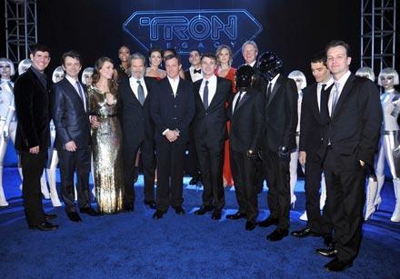 Garrett_Hedlund_Premiere_Walt_Disney_TRON_kOIaK6Fphcql.jpg