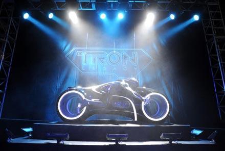 Premiere_Walt_Disney_TRON_Legacy_Arrivals_882JgO7OBOyl.jpg