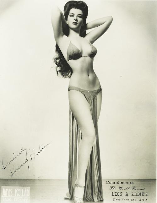 burlesque-dancer-sherry-britton-1940s.jpeg