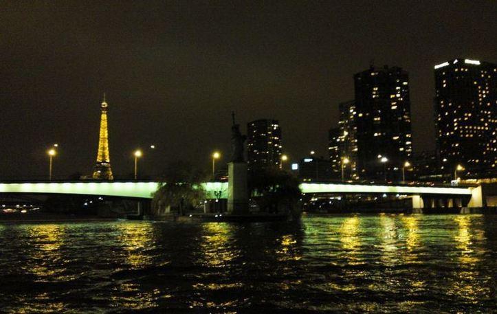 L'IMAGE DU JOUR: La Statue de la Liberté à Paris