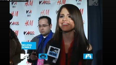 Selena Gomez ... elle considère Justin Bieber comme son petit frère