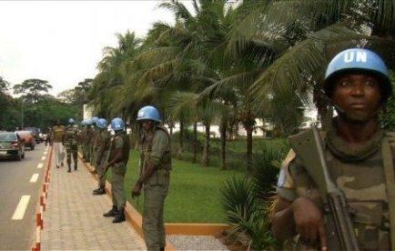 Forces ONU_CI devant l'Hôtel du Golf, Abidjan