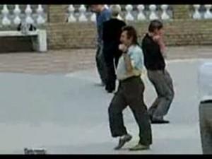 [Vidéo] Pourquoi les hommes qui ne savent pas danser restent célibataire ?