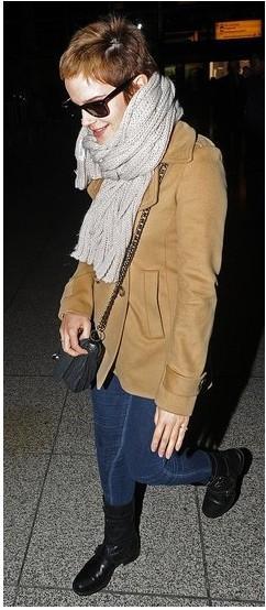 Emma Watson arrive pour les fêtes de Noël