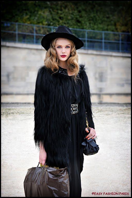 EASY FASHION IN PARIS BY MONSIEUR FRED - TRES