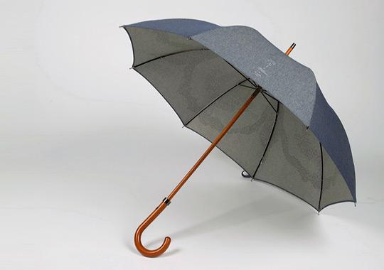 London Undercover, de beaux parapluies