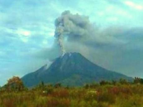 Activité volcanique en Équateur : Le stratovolcan Tunguruhua. Risque d'éruption paroxismale.